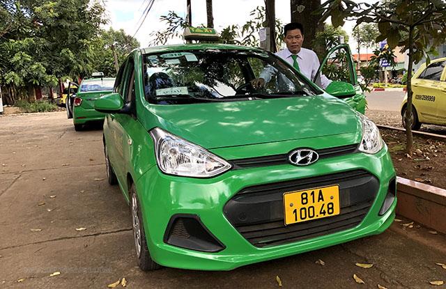 Xe ô tô gắn biển số vàng ở Việt Nam