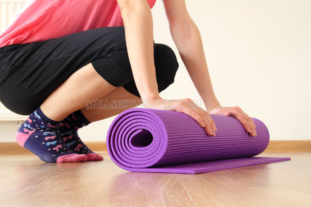 Bạn có thể tập pilates với một tấm thảm yoga